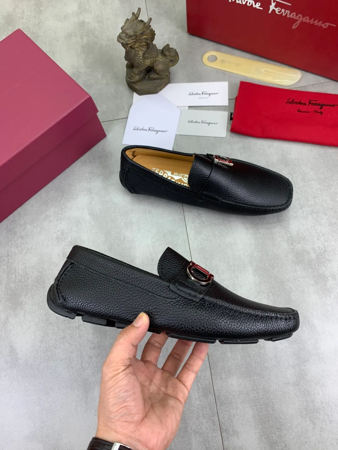 Men's shoes 💰P542 New model, high quality [Ferragamo/Ferragamo] Latest lazy slip-on shoes Original imported calfskin, imported cowhide lining + original luxury metal buckle + original combination outsole Comparison without pressure Code number: 38-45